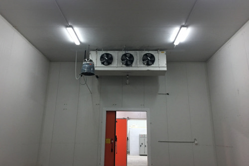 Ψυκτικός θάλαμος με αεροψυκτήρα και υγραντήρα